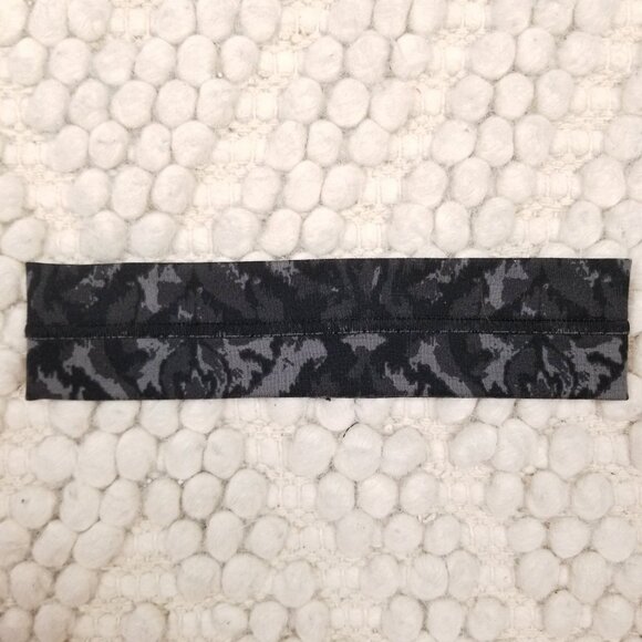 Lululemon Fly Away Tamer Headband Beautiful Baroque Black - Picture 5 of 8